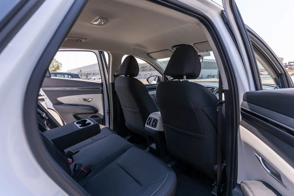  White Hyundai Tucson Photo 