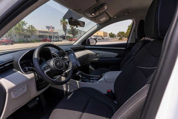  White Hyundai Tucson Photo 