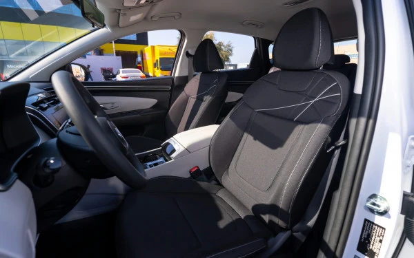  White Hyundai Tucson Photo 