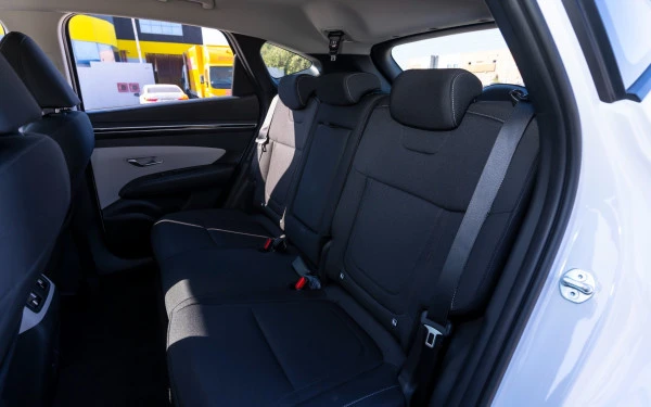  White Hyundai Tucson Photo 