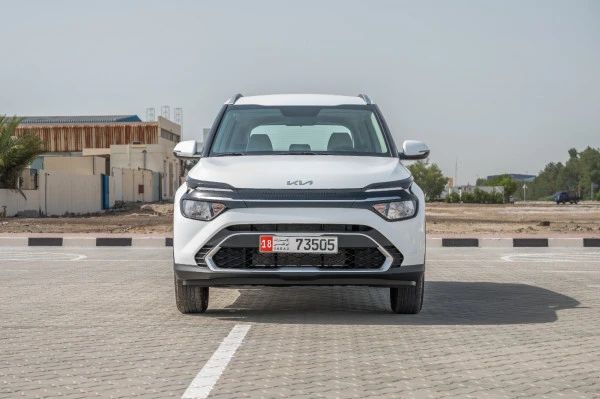  White KIA Carens Photo 