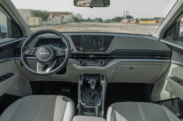  White KIA Carens Photo 