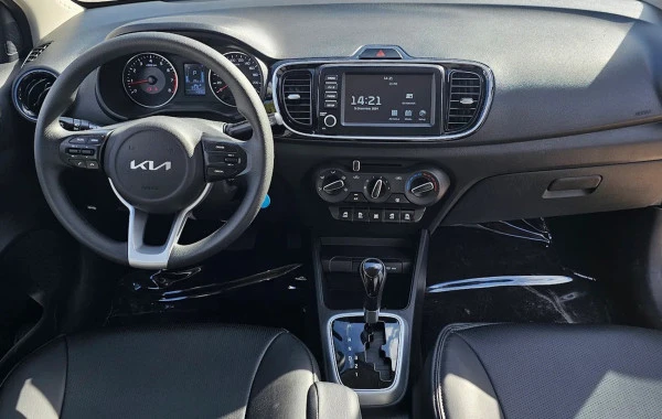  White KIA Pegas Photo 