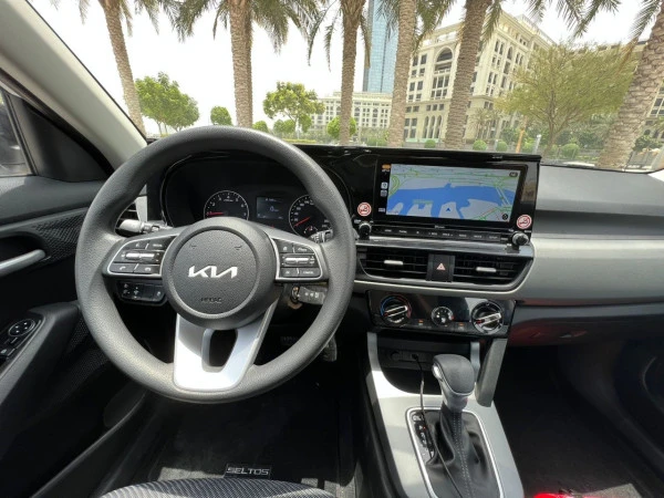  White KIA Seltos Photo 