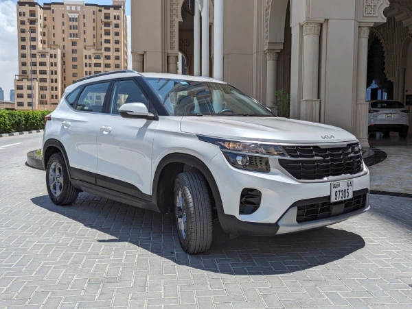 White KIA Seltos Photo 