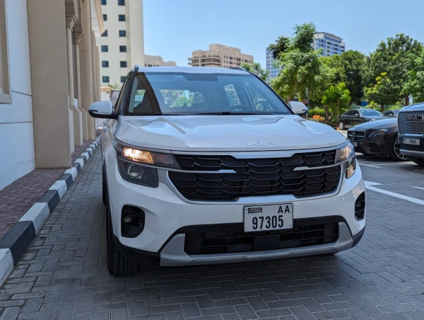  White KIA Seltos Photo 