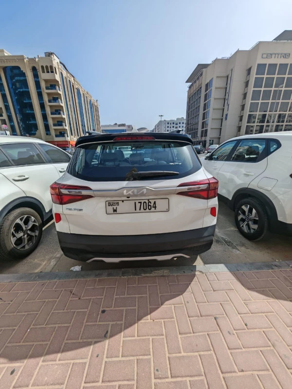  White KIA Sonet Photo 