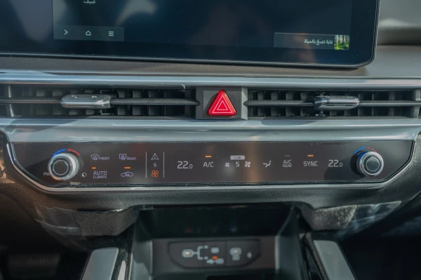  White KIA Seltos Photo 