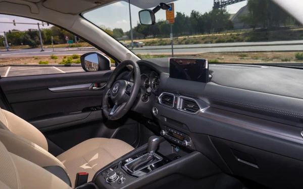  White Mazda CX5 Photo 