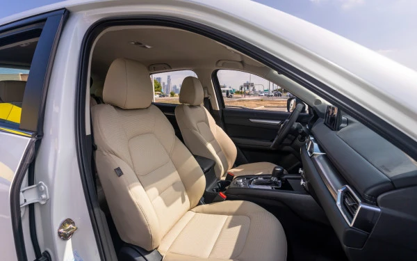  White Mazda CX5 Photo 