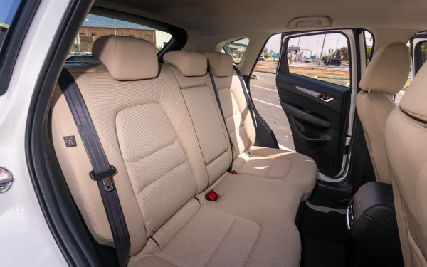  White Mazda CX5 Photo 