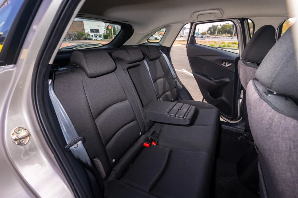  White Mazda CX3 Photo 