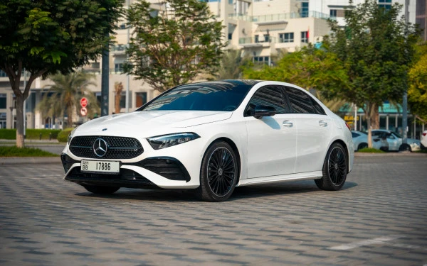  White Mercedes A200 Photo 