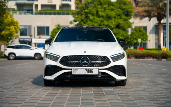  White Mercedes A200 Photo 