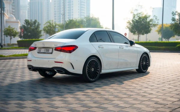  White Mercedes A200 Photo 