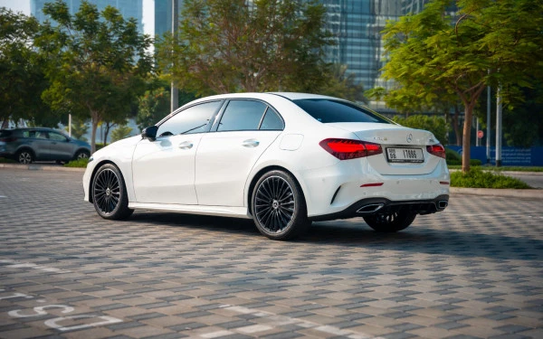  White Mercedes A200 Photo 