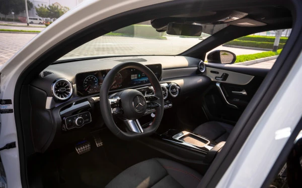  White Mercedes A200 Photo 