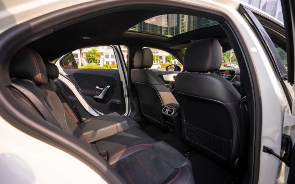  White Mercedes A200 Photo 