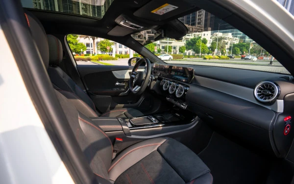  White Mercedes A200 Photo 