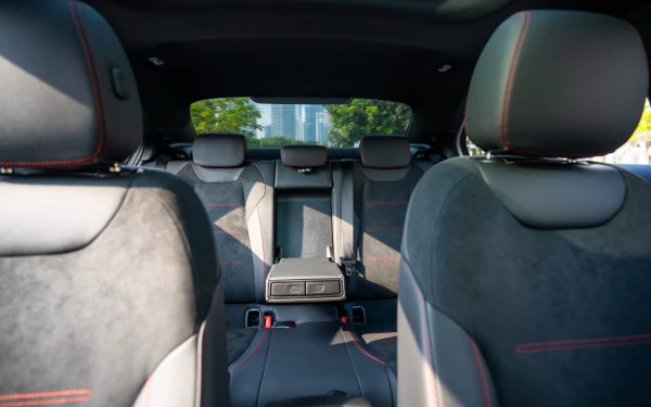  White Mercedes A200 Photo 