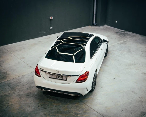  White Mercedes C200 Photo 