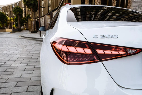  White Mercedes C200 Photo 