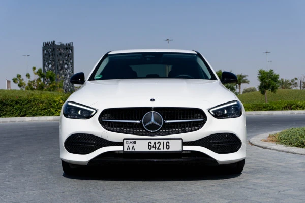  White Mercedes C200 Photo 