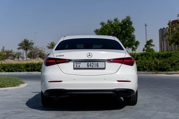  White Mercedes C200 Photo 