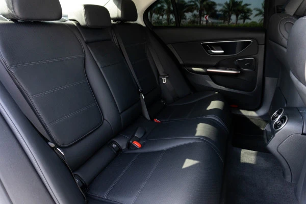  White Mercedes C200 Photo 