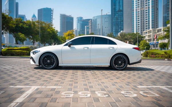  White Mercedes CLA200 Photo 