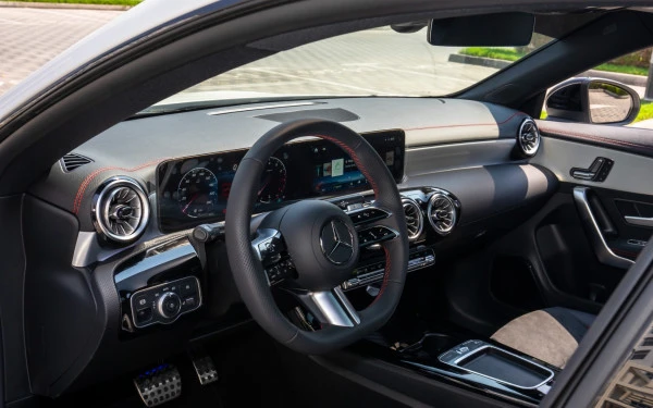  White Mercedes CLA200 Photo 