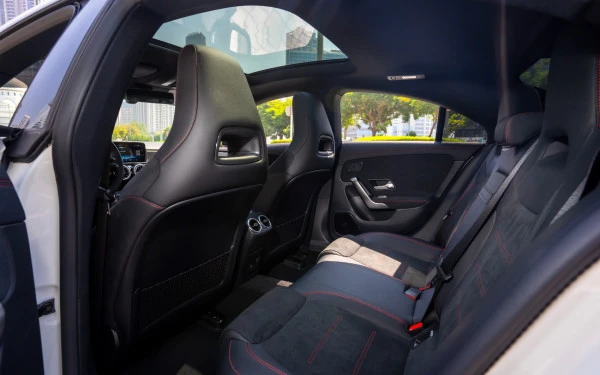  White Mercedes CLA200 Photo 