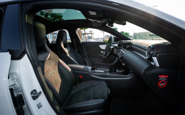  White Mercedes CLA200 Photo 