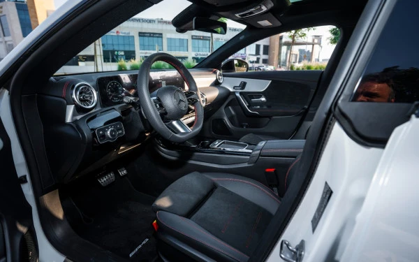  White Mercedes CLA200 Photo 