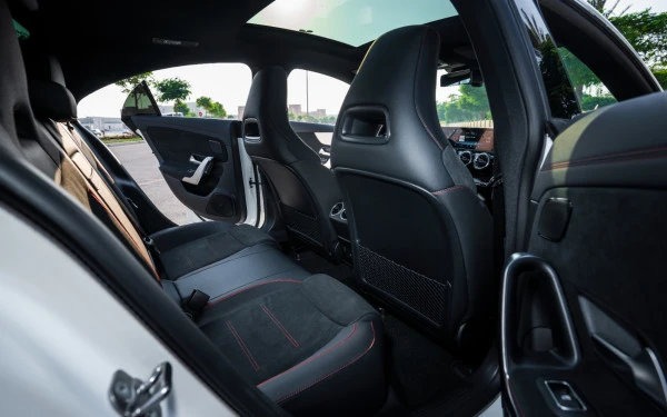  White Mercedes CLA200 Photo 