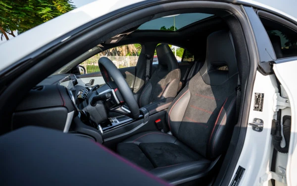  White Mercedes CLA200 Photo 