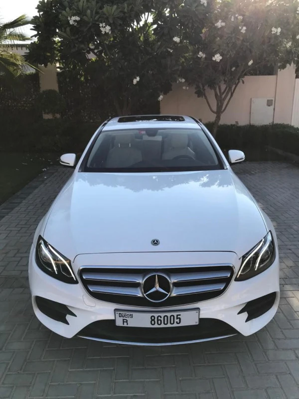  White Mercedes E Class Photo 