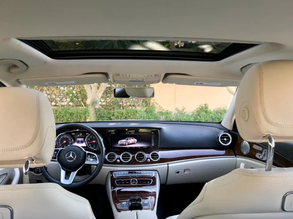  White Mercedes E Class Photo 