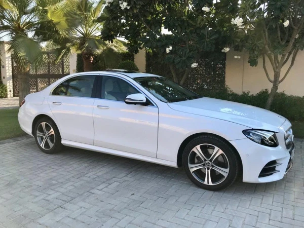  White Mercedes E Class Photo 