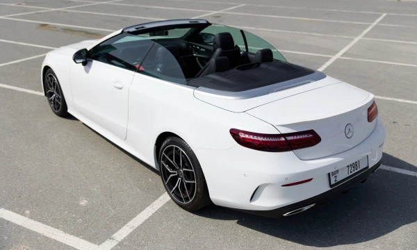  White Mercedes E200 Cabrio Photo 