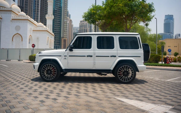  White Mercedes G63 AMG Photo 