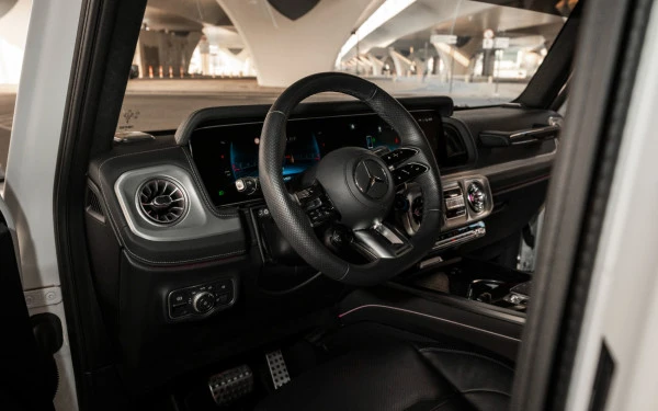  White Mercedes G63 AMG Photo 