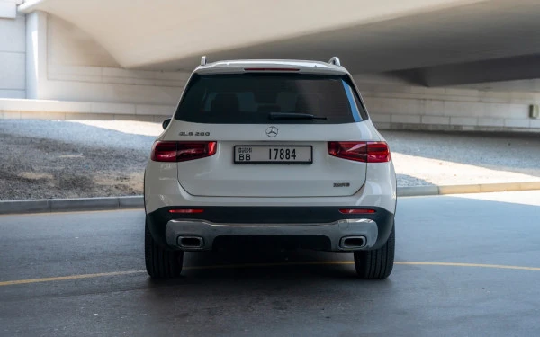  White Mercedes GLB 200 Photo 