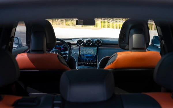  White Mercedes GLC 200 SUV Photo 