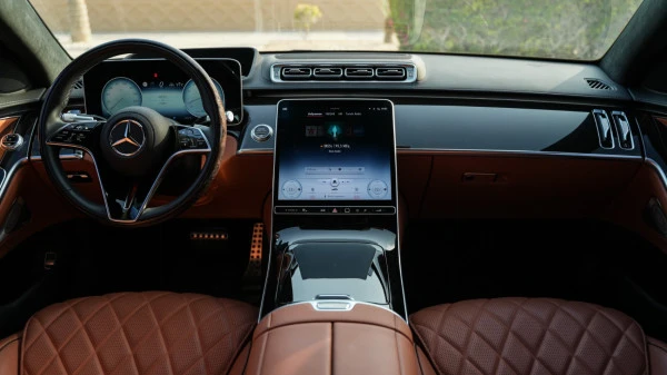  White Mercedes S580 Photo 