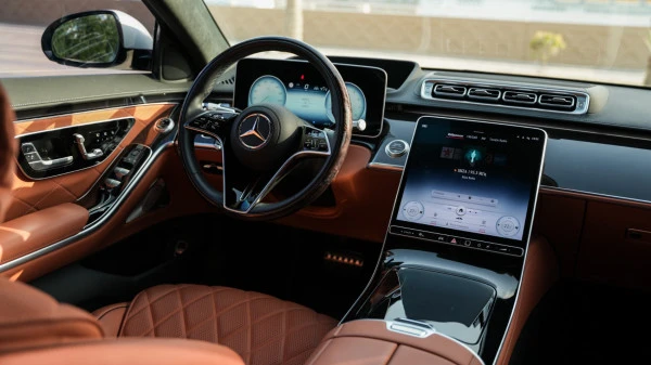  White Mercedes S580 Photo 