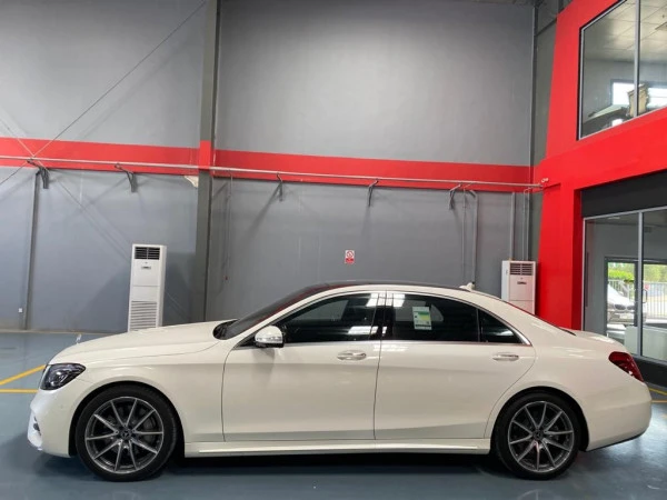 White Mercedes S Class Photo 