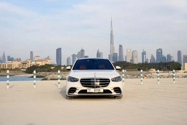  White Mercedes S580 Photo 