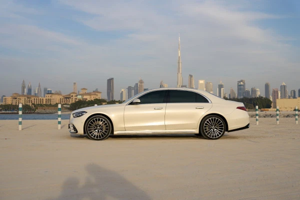  White Mercedes S580 Photo 