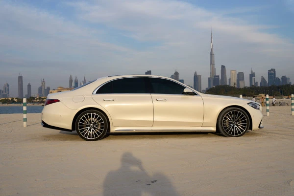  White Mercedes S580 Photo 